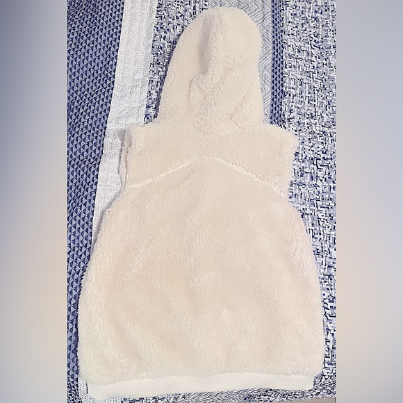 ZYIA Active Cream Hooded Teddy Vest - Picture 5 of 5